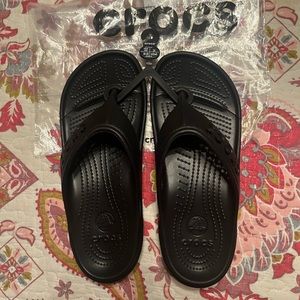 CROCS BAYA BLACK FLIP FLOPS